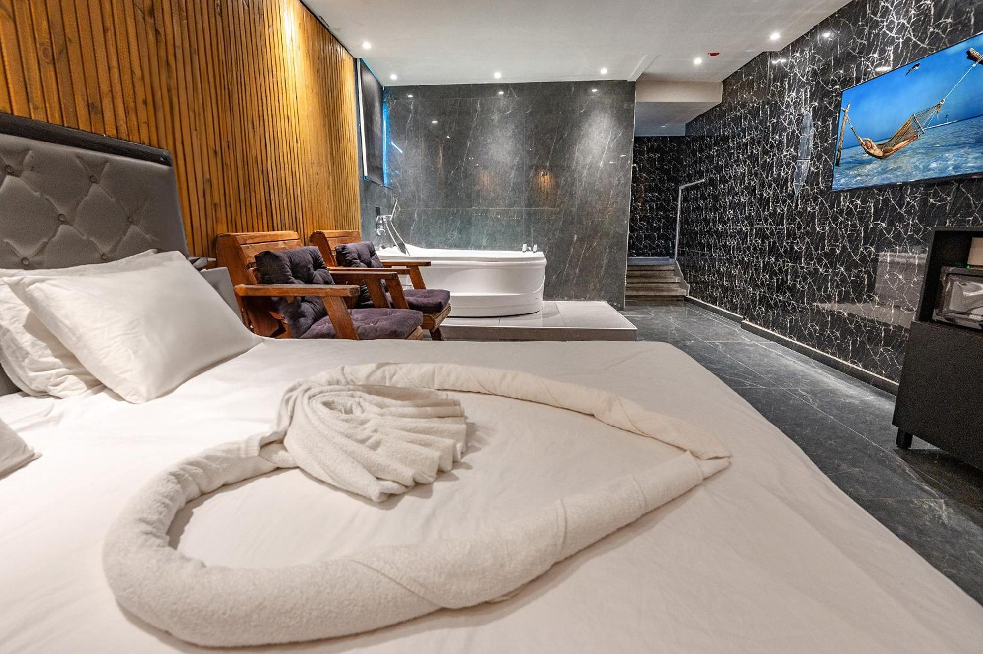 Lago Suites Hotel Иерусалим Экстерьер фото